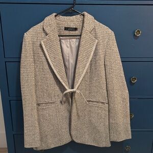 Chic Herringbone Blazer in Black and White